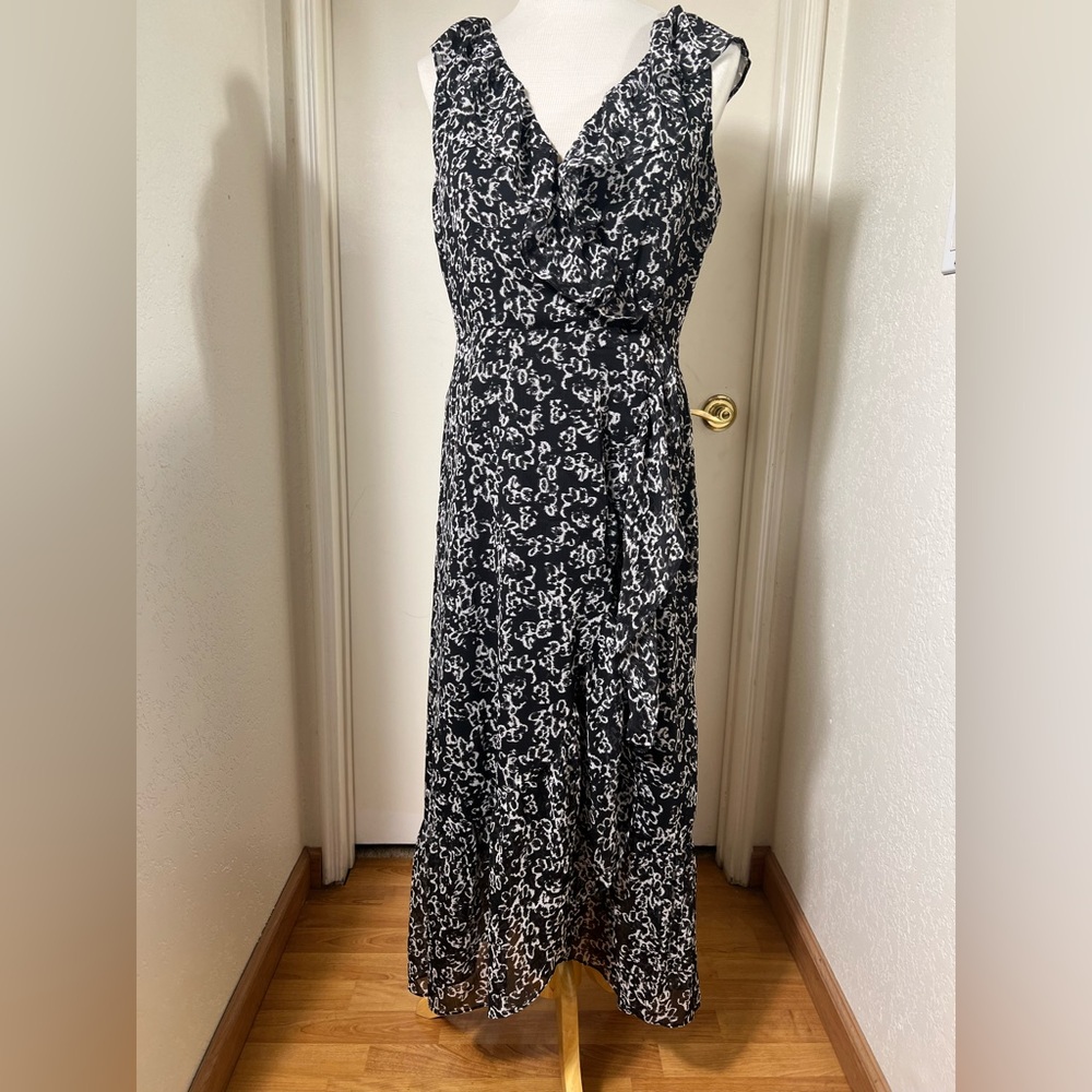 LOFT Black and White Patterned dress